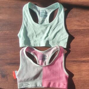 CAT & JACK KIDS BRALETTES SIZE SMALL PERFECT FOR YOUR LITTLE GIRL.